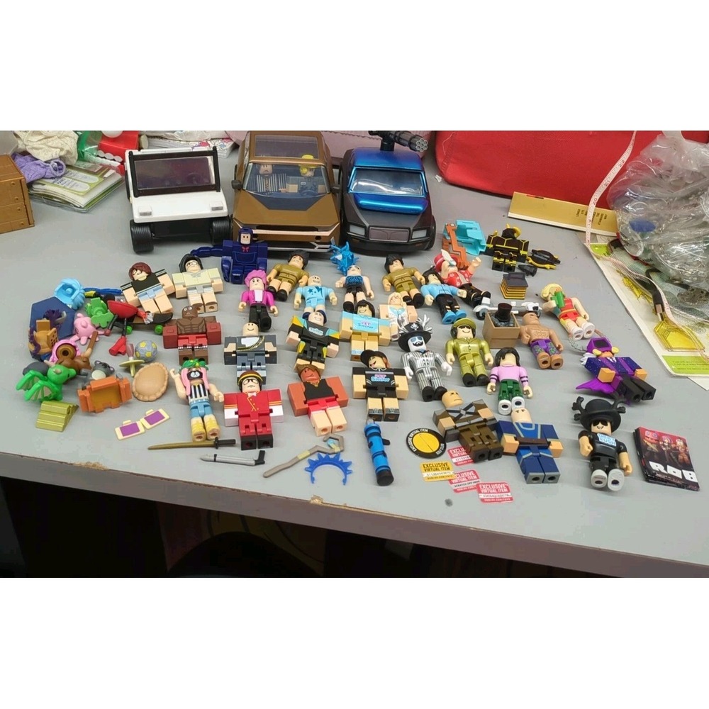 Roblox Toy HUGE Lot  Action Figures & Accessories and car - Different Sets Parts